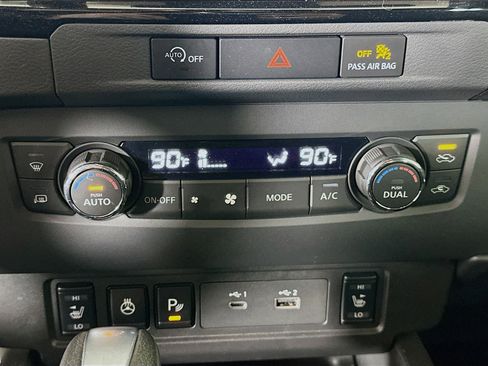 Used 2024 Nissan Frontier SV w/ SV Convenience Package image 23