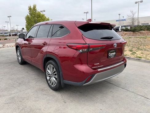 Used 2021 Toyota Highlander Platinum image 3