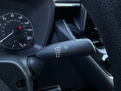 Used 2025 Toyota Corolla LE image 30