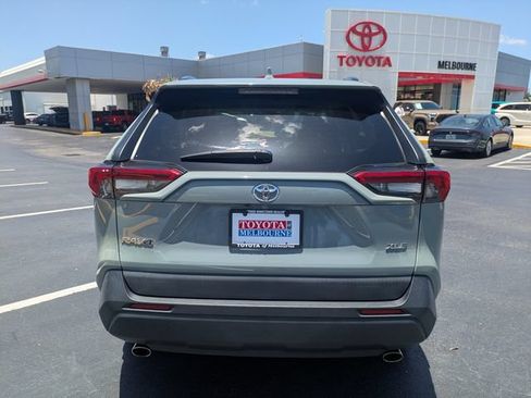 Used 2022 Toyota RAV4 XLE Premium FWD image 5