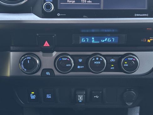 Used 2022 Toyota Tacoma SR5 w/ Trail Edition image 31