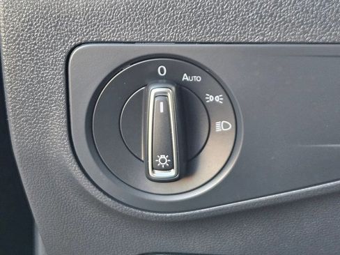 Used 2021 Volkswagen Tiguan SE w/ Panoramic Sunroof Package image 13