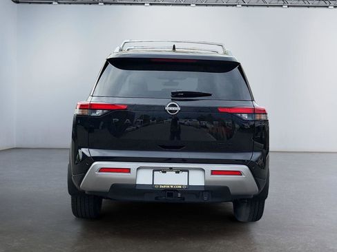 New 2025 Nissan Pathfinder Platinum w/ Black Appearance Package image 4