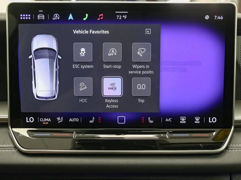 Used 2025 Volkswagen Tiguan SE w/ Panoramic Sunroof Package AWD/4WD image 27