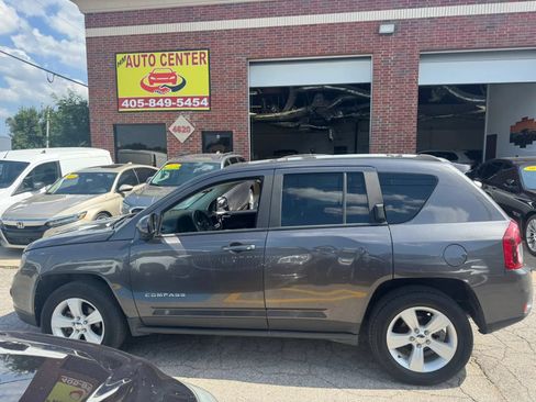 Used 2016 Jeep Compass Latitude AWD/4WD image 2