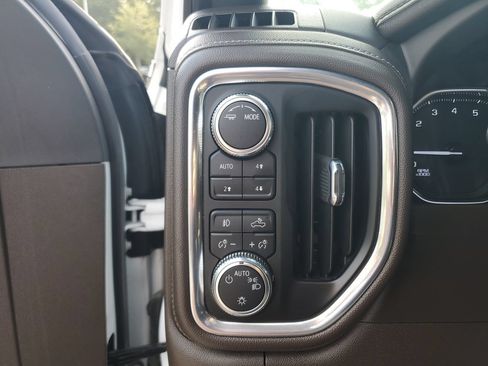 Used 2022 GMC Sierra 2500 SLE w/ SLE Convenience Package AWD/4WD image 32