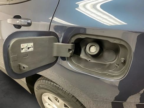 Used 2018 Chevrolet Equinox LS FWD image 29