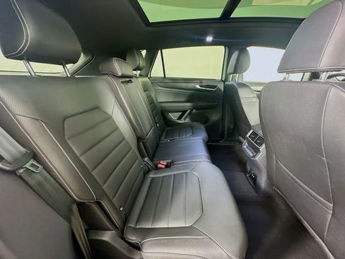 Certified 2025 Volkswagen Atlas Cross Sport SEL AWD/4WD image 44