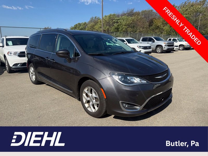 Used 2018 Chrysler Pacifica Touring-L Plus FWD image 1