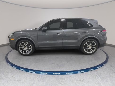 Used 2024 Porsche Cayenne image 9