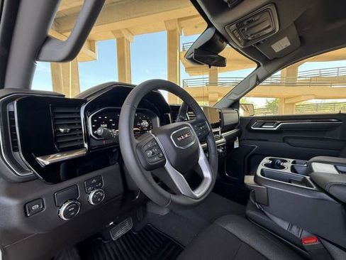 New 2026 GMC Sierra 1500 SLE image 18