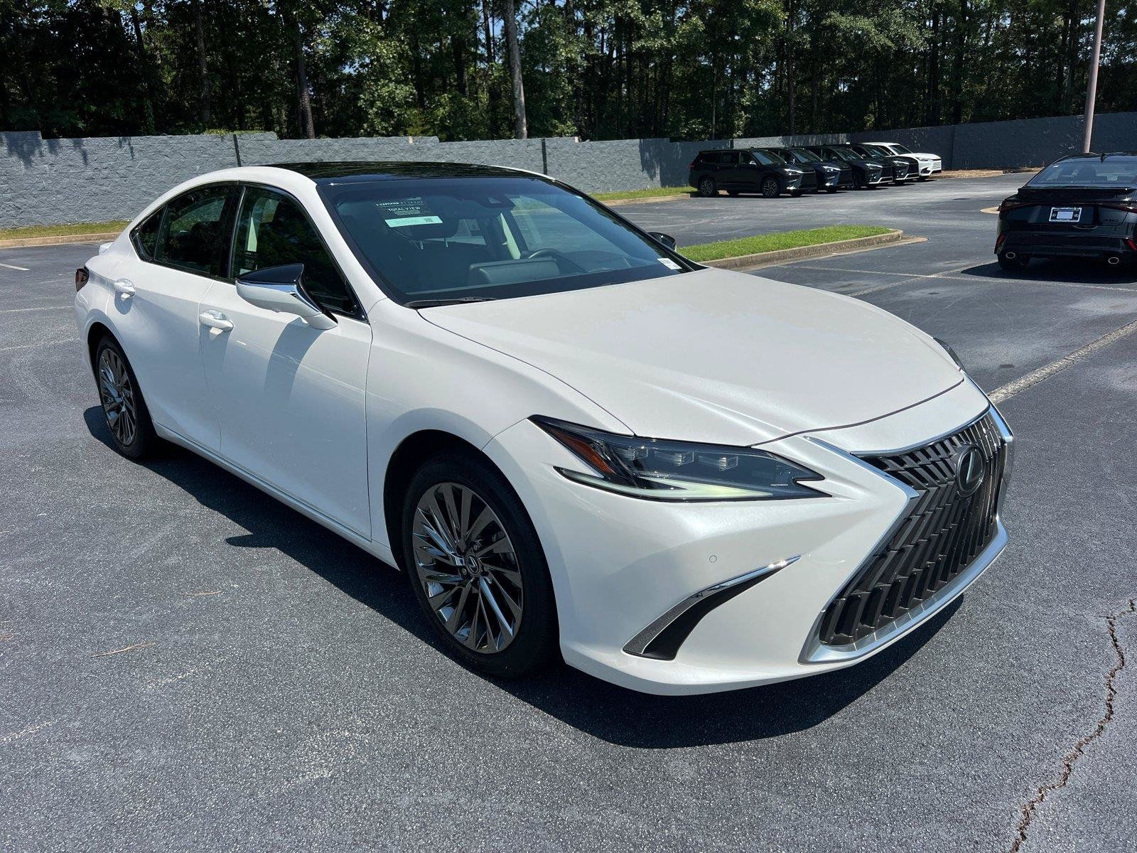 Certified 2024 Lexus ES 350 Ultra Luxury w/ Accessory Package (Z2) FWD image 3