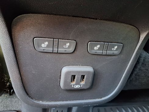 Used 2023 Chevrolet Equinox Premier FWD image 29