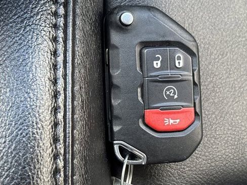 Used 2022 Jeep Wrangler Unlimited Sahara AWD/4WD image 39