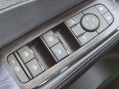 Used 2023 Nissan Rogue SV image 22