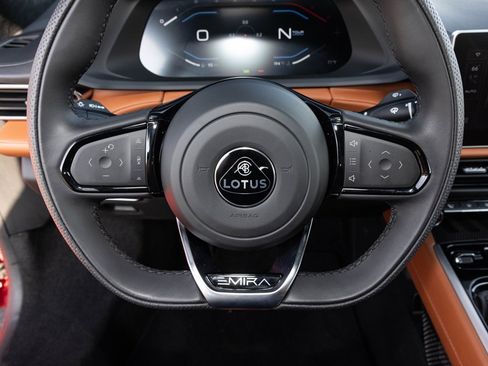 Used 2025 Lotus Emira image 32