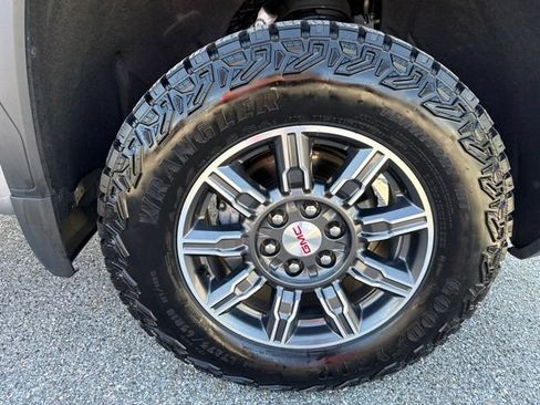 Used 2025 GMC Sierra 1500 AT4 AWD/4WD image 10