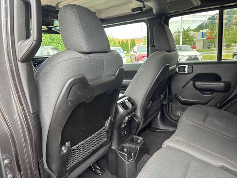 Used 2024 Jeep Wrangler Unlimited Rubicon AWD/4WD image 21