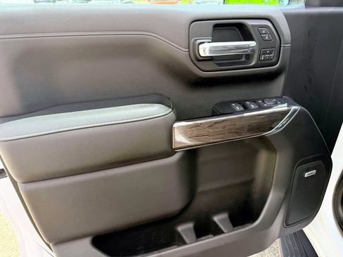 Used 2019 Chevrolet Silverado 1500 LTZ AWD/4WD image 17