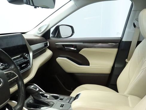 Used 2022 Toyota Highlander Limited image 28