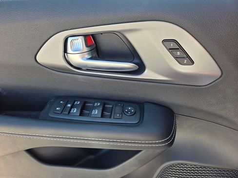 New 2026 Chrysler Pacifica Select FWD image 19