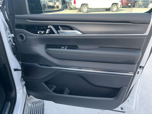 New 2026 Jeep Grand Wagoneer L Summit image 10