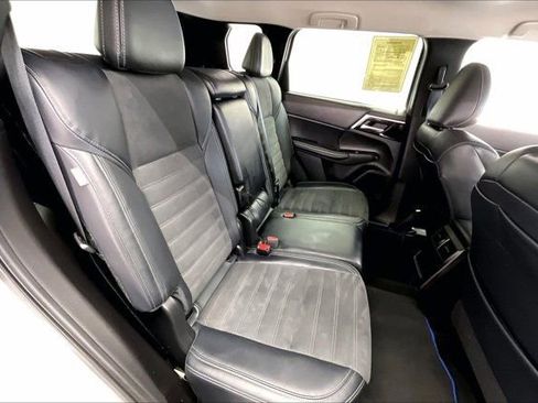 Used 2023 Mitsubishi Outlander 4WD Plug-In Hybrid image 18