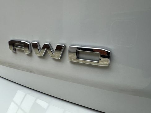 Used 2023 GMC Terrain SLE w/ Driver Convenience Package AWD/4WD image 4