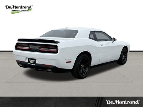 Used 2023 Dodge Challenger SXT image 5