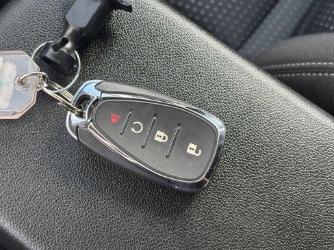 Used 2025 Chevrolet Trax LT FWD image 25