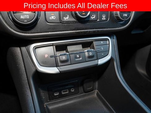 Used 2024 GMC Terrain SLT AWD/4WD image 15