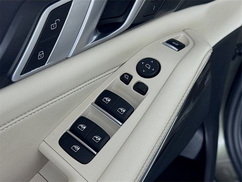 Used 2020 BMW X5 xDrive40i w/ Premium Package image 18