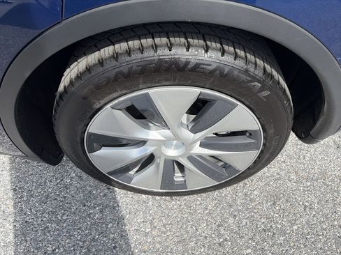 Used 2022 Tesla Model Y Long Range AWD/4WD image 9