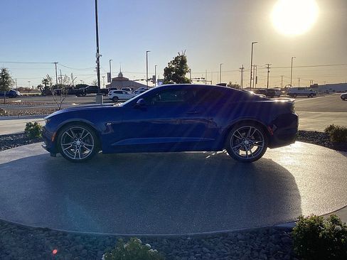 Used 2021 Chevrolet Camaro LT w/ RS Package image 8