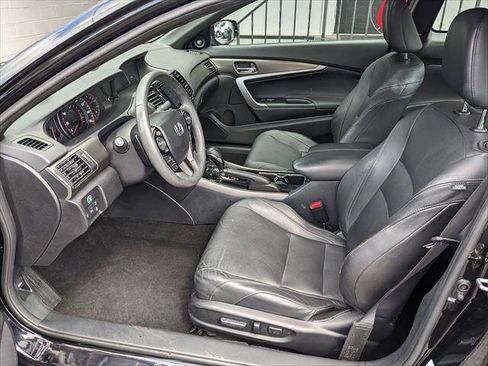 Used 2017 Honda Accord Touring image 8