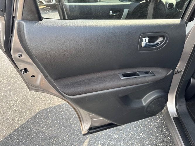 Used 2011 Nissan Rogue SV w/ Premium Pkg AWD/4WD image 13