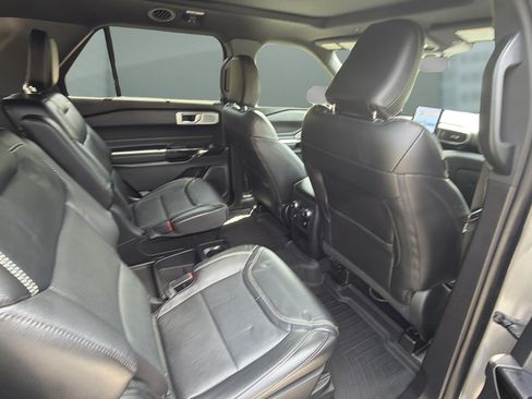 Used 2021 Ford Explorer ST w/ Equipment Group 401A AWD/4WD image 16