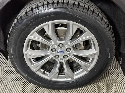 Used 2023 Ford Explorer XLT w/ Equipment Group 202A AWD/4WD image 34