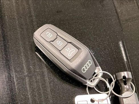 Used 2025 Audi Q5 Premium Plus w/ Premium Plus AWD/4WD image 11