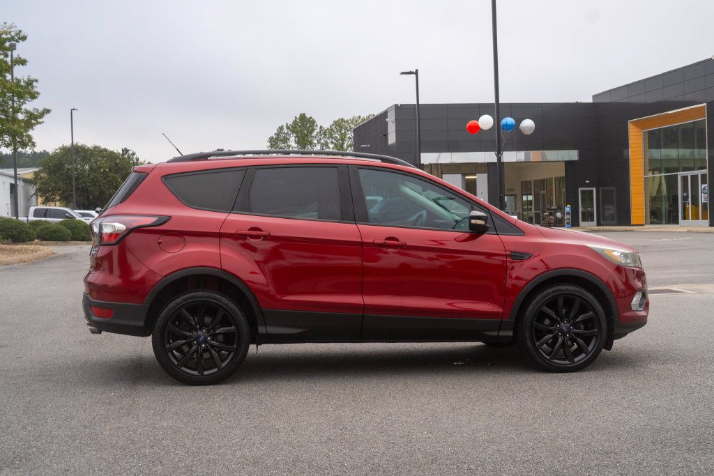 Used 2017 Ford Escape Titanium FWD image 8