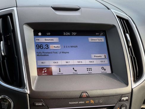 Used 2019 Ford Edge Titanium image 18