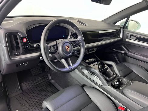 Certified 2024 Porsche Cayenne AWD/4WD image 4