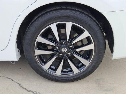 Used 2018 Nissan Altima 2.5 SV image 9
