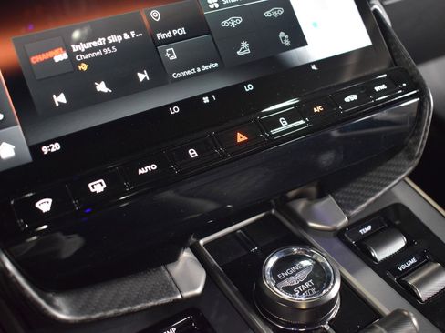 Used 2025 Aston Martin Vanquish image 31