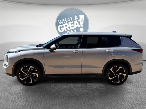 Used 2022 Mitsubishi Outlander SE image 7