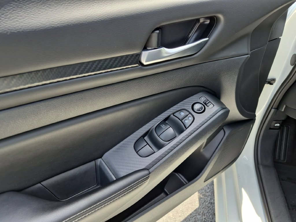 Used 2025 Nissan Altima 2.5 SV AWD/4WD image 13