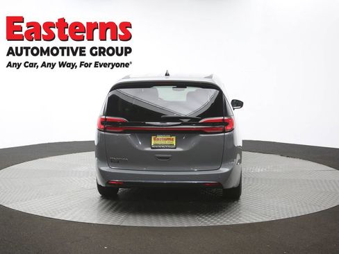Used 2023 Chrysler Pacifica Touring-L FWD image 39