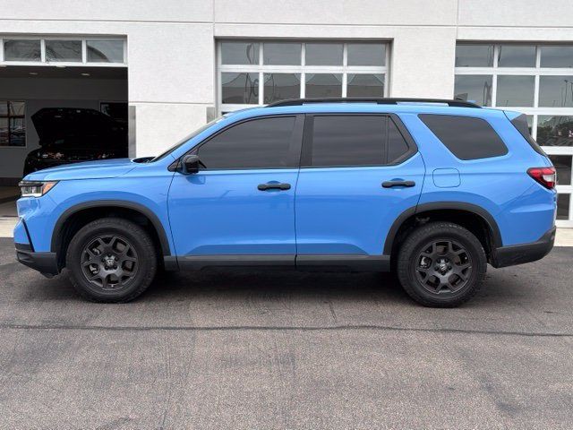 Certified 2025 Honda Pilot TrailSport image 3