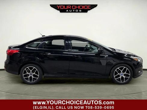 Used 2018 Ford Focus SE w/ SE Appearance Package image 6