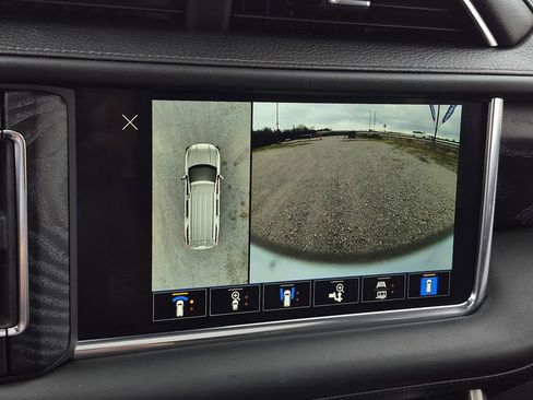 Used 2023 GMC Yukon Denali RWD image 35